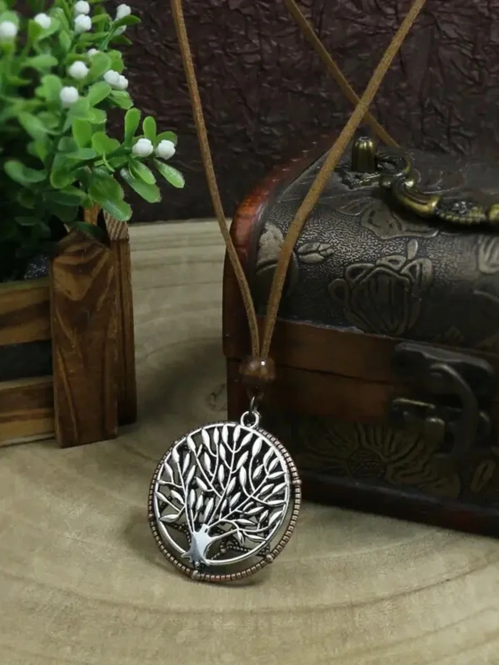 Unique Vintage meaningful color pendant